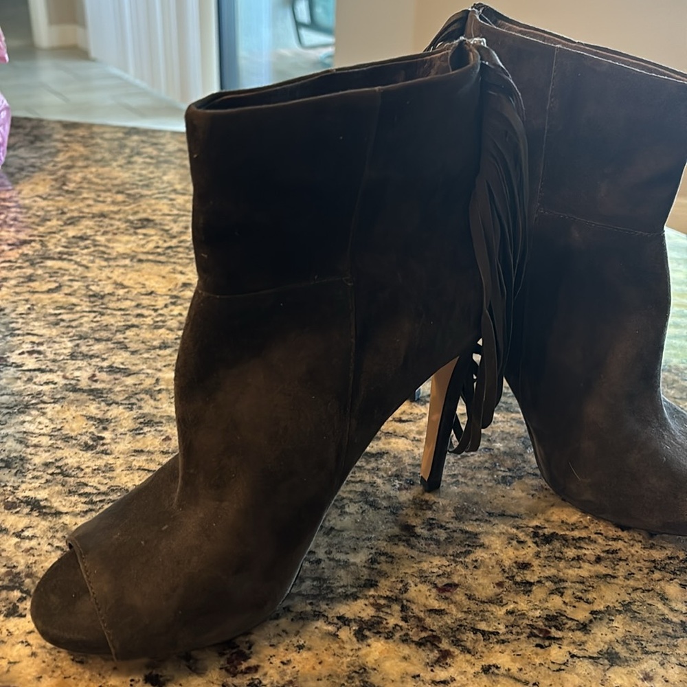 Vince Camuto 10M NWOT zip up bootie tassel stiletto sexy heels - Picture 3 of 5